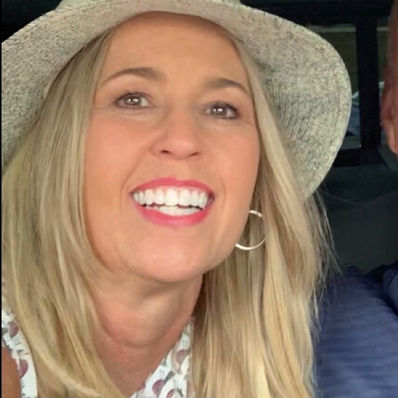 ~ POSH AMBASSADOR ~ Shop with confidence - Picture 3 of 6